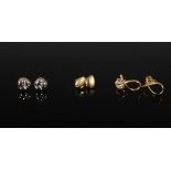 Three pairs of 9 carat gold earrings, comprising: a pair of 9 carat gold open knot earrings, 375,