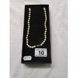 Set of cultured pearls with gold clasp