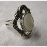 Silver marcasite & mother-of-pearl set ring