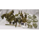 Collection of brass ware to include horse brasses
