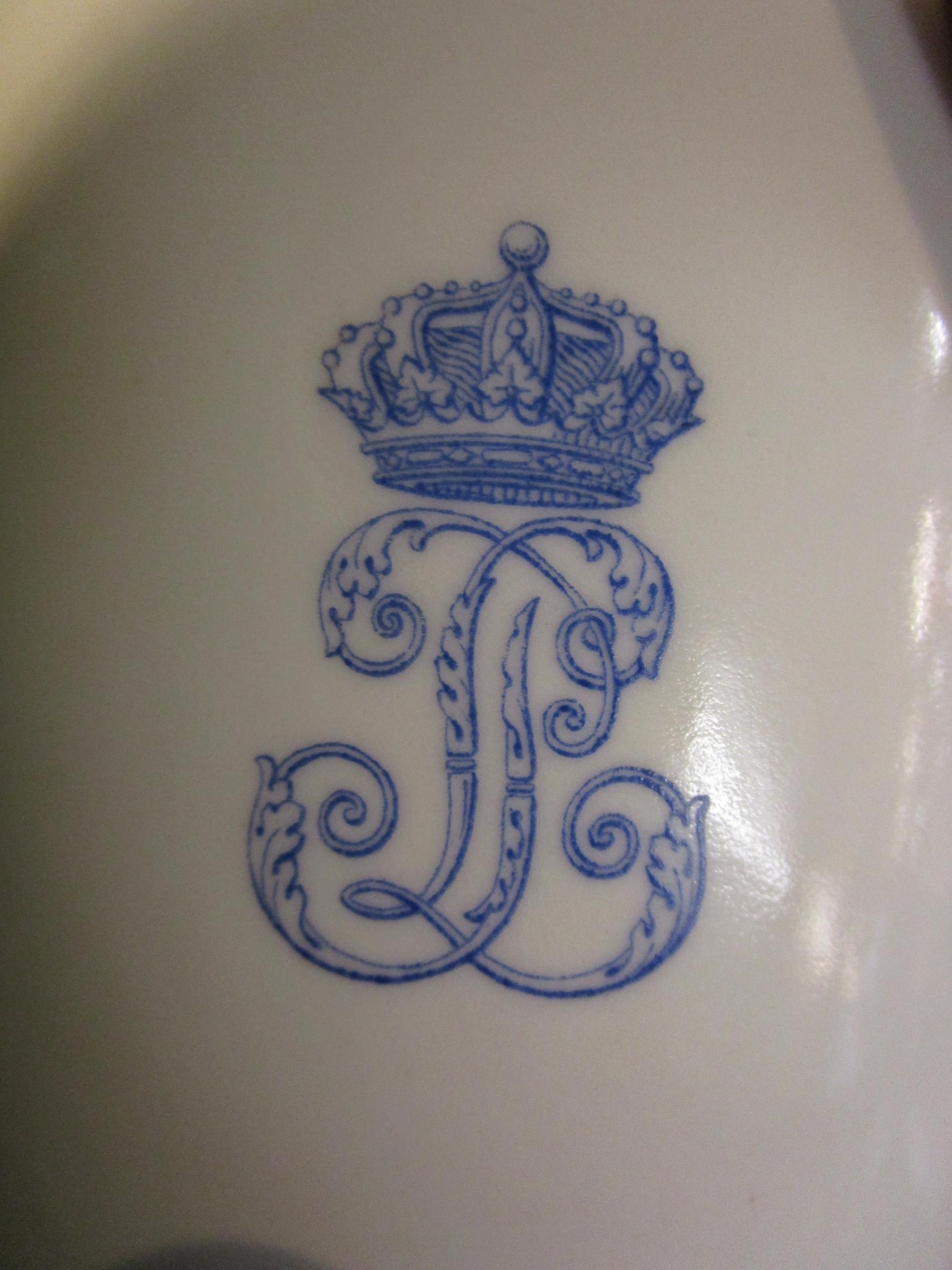 Antique Sevres 'Louis Philippe' white porcelain teapot circa 1847 with the Louis Philippe insignia - Image 4 of 4