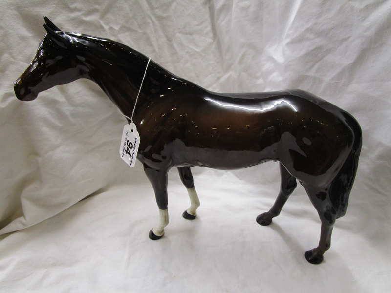 Large Beswick horse standing - Approx H: 28.5cm