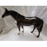 Large Beswick horse standing - Approx H: 28.5cm