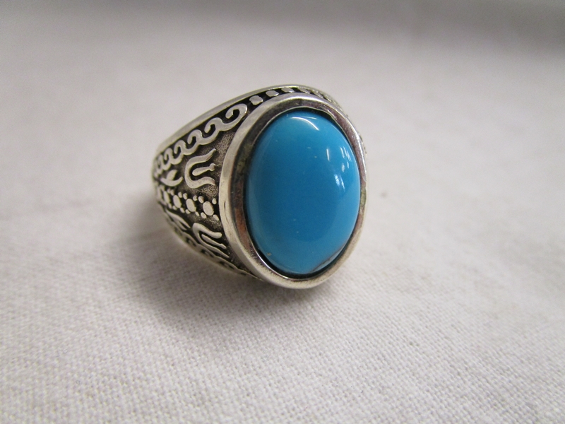 Silver turquoise set ring