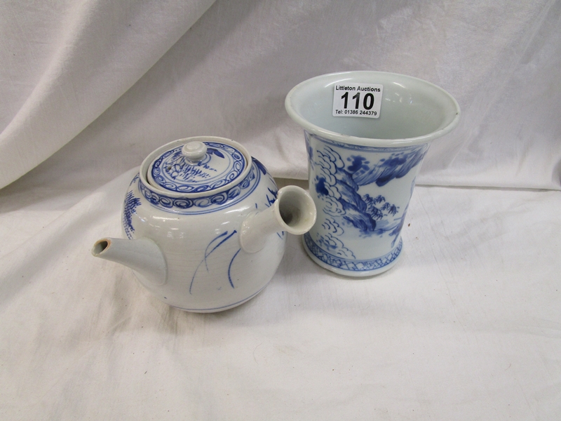 2 pieces of blue and white china