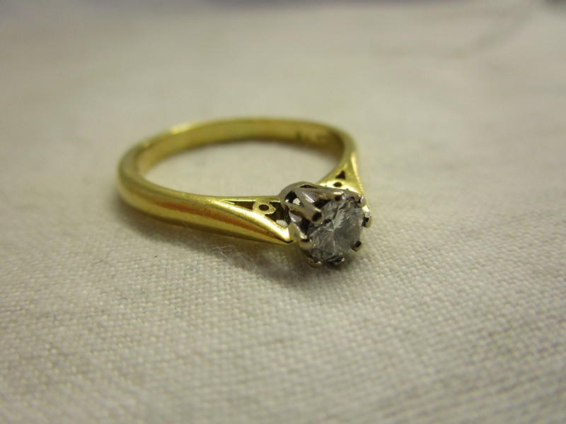 18ct gold diamond solitaire ring (.33cts)