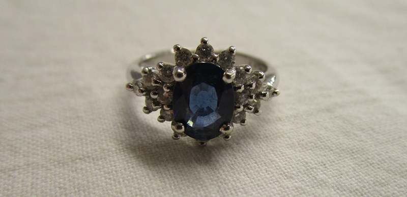 18ct gold sapphire & diamond ring