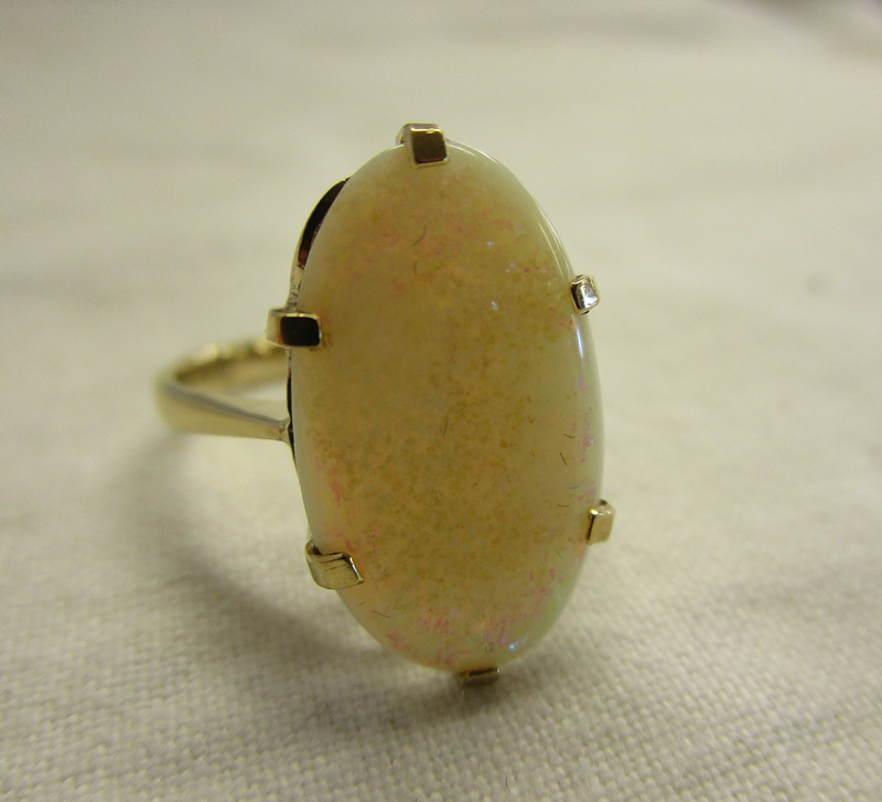 Gold opal set ring