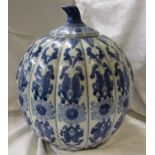 Large blue and white ginger jar - H: 28cm