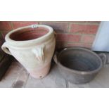 2 terracotta pots