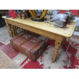 Pine farmhouse table - H: 77cm x W: 89cm x L: 182cm