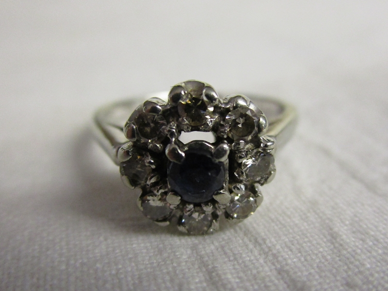 18ct white gold sapphire & diamond cluster ring