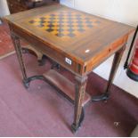 Fine quality Victorian games table - W: 75cm D: 52cm H: 77cm