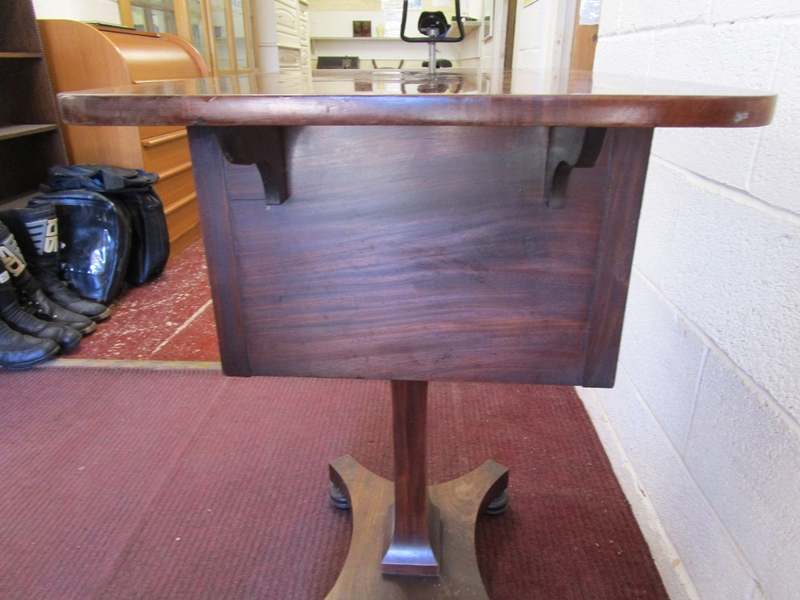 Mahogany pedestal table with 3 drawers - W: 75cm D: 47cm H: 84cm - Image 8 of 12