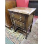 Small oak chest of 2 drawers - H: 73cm W: 51cm D: 35cm