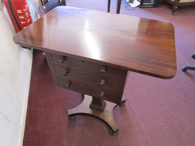 Mahogany pedestal table with 3 drawers - W: 75cm D: 47cm H: 84cm - Image 4 of 12