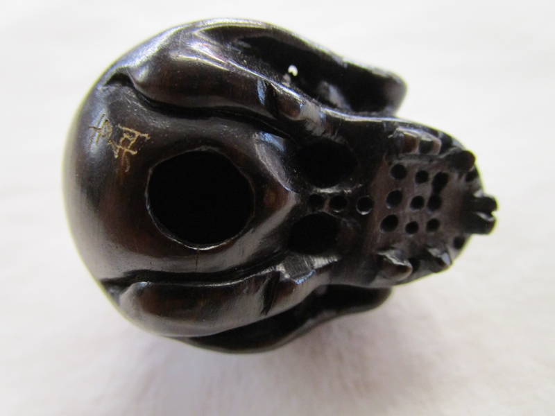 Signed Japanese carved wood netsuke - Skull & snake - Image 6 of 7