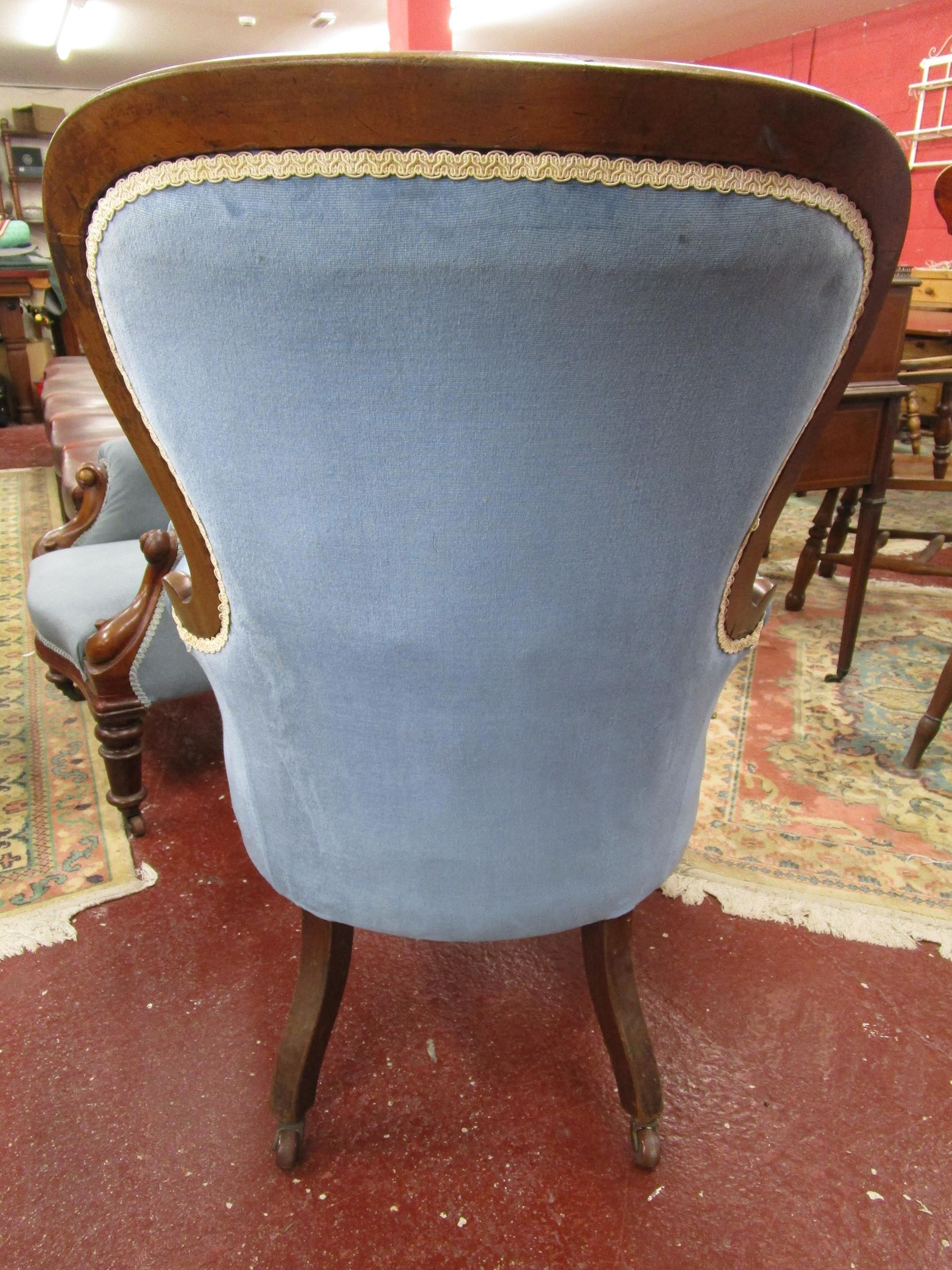 2 Victorian button-back armchairs with blue fabric - Image 3 of 22