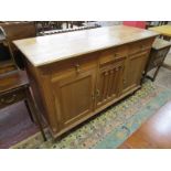 Oak sideboard - H: 94cm W: 146cm D: 57.5cm