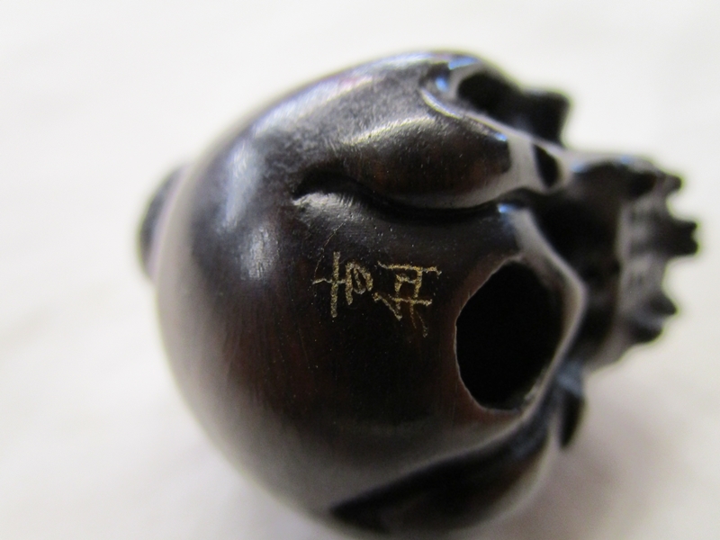 Signed Japanese carved wood netsuke - Skull & snake - Image 7 of 7