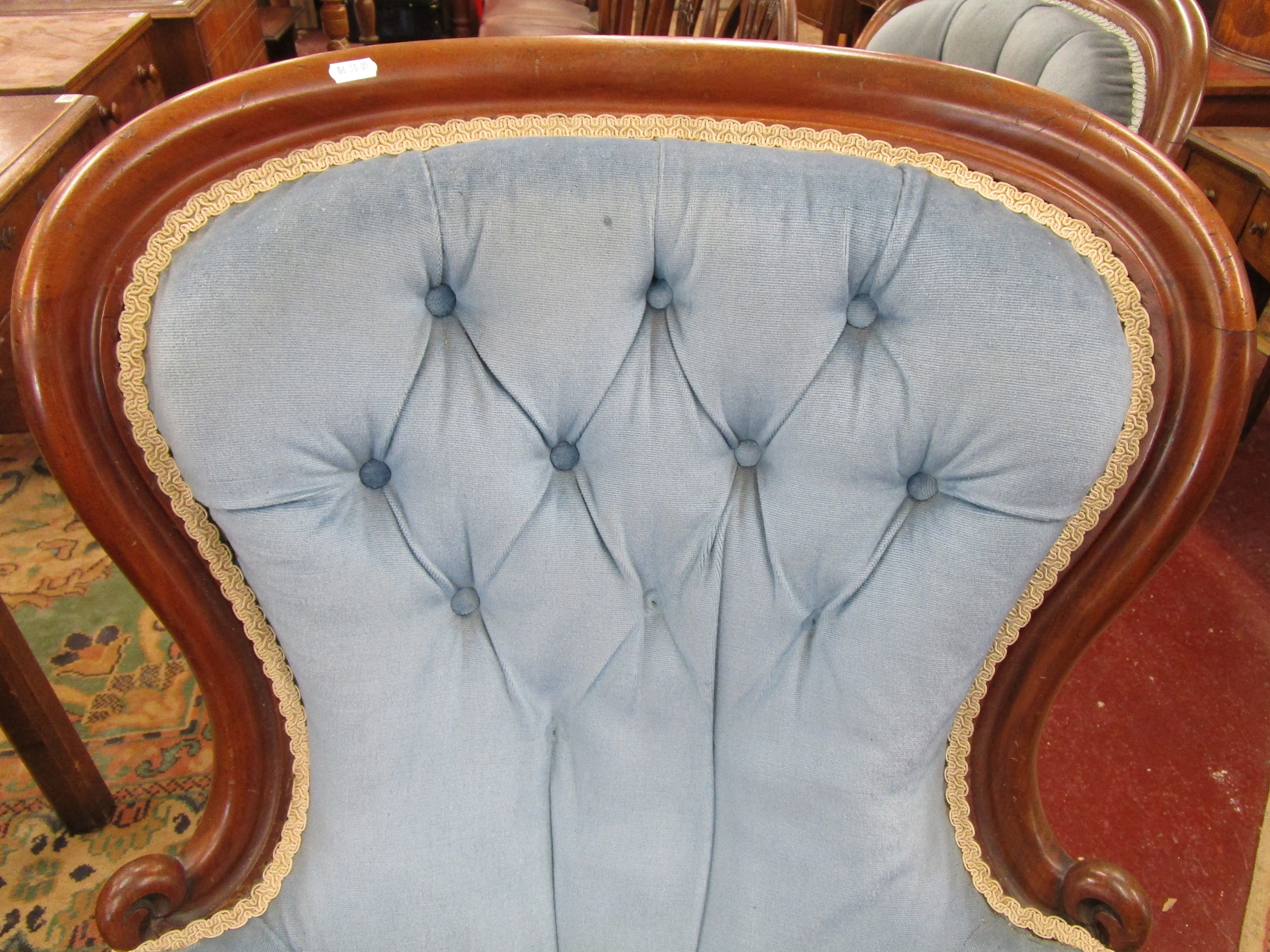 2 Victorian button-back armchairs with blue fabric - Image 10 of 22