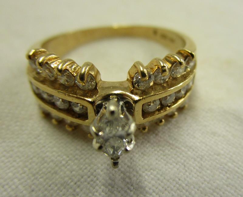 Unusual 18ct gold diamond set ring