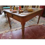 Antique pine farmhouse table - L: 123cm W: 81cm H: 72.5cm