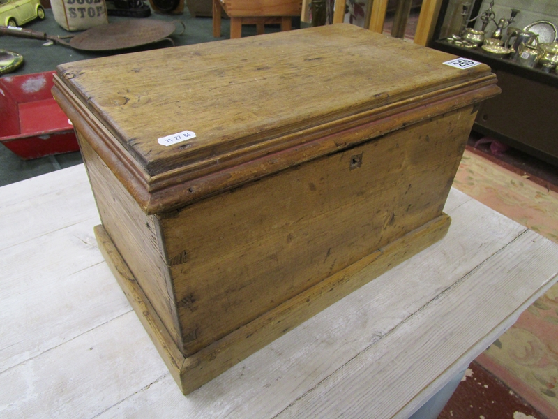 Small lidded pine box - H: 24cm W: 41cm D: 23.5cm