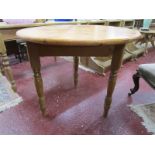 Pine cricket table - H: 76cm Diameter: 90cm