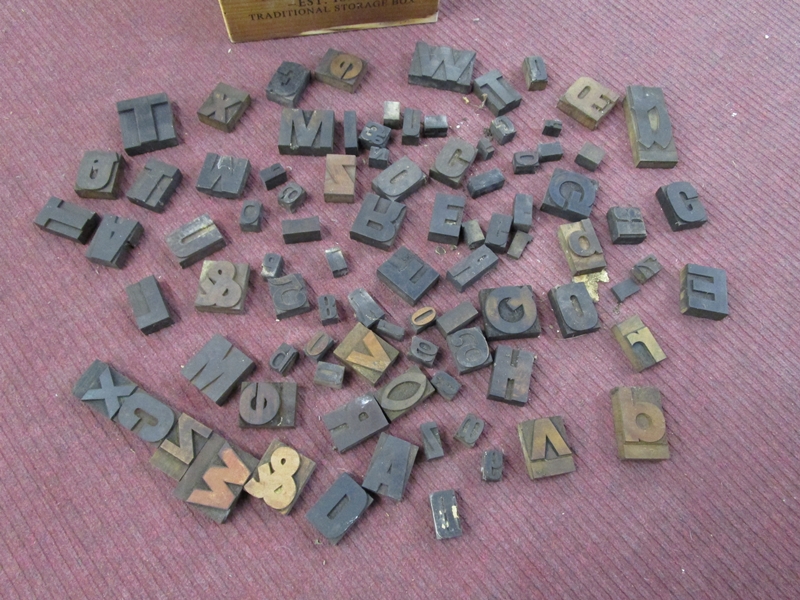 Advertising box full of printing block letters - Bild 2 aus 2