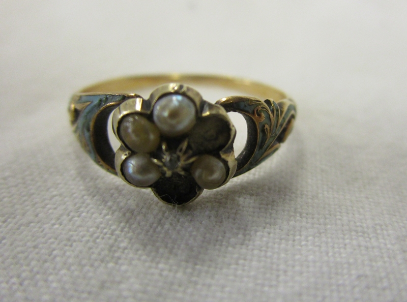 Early gold enamel, diamond & pearl set ring (missing 2 seed pearls)