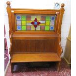 Pine settle with stained glass screen (H: 165cm W: 134cm D: 55cm)