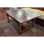 Good quality oak coffee table - L: 107cm W: 68cm H: 46cm