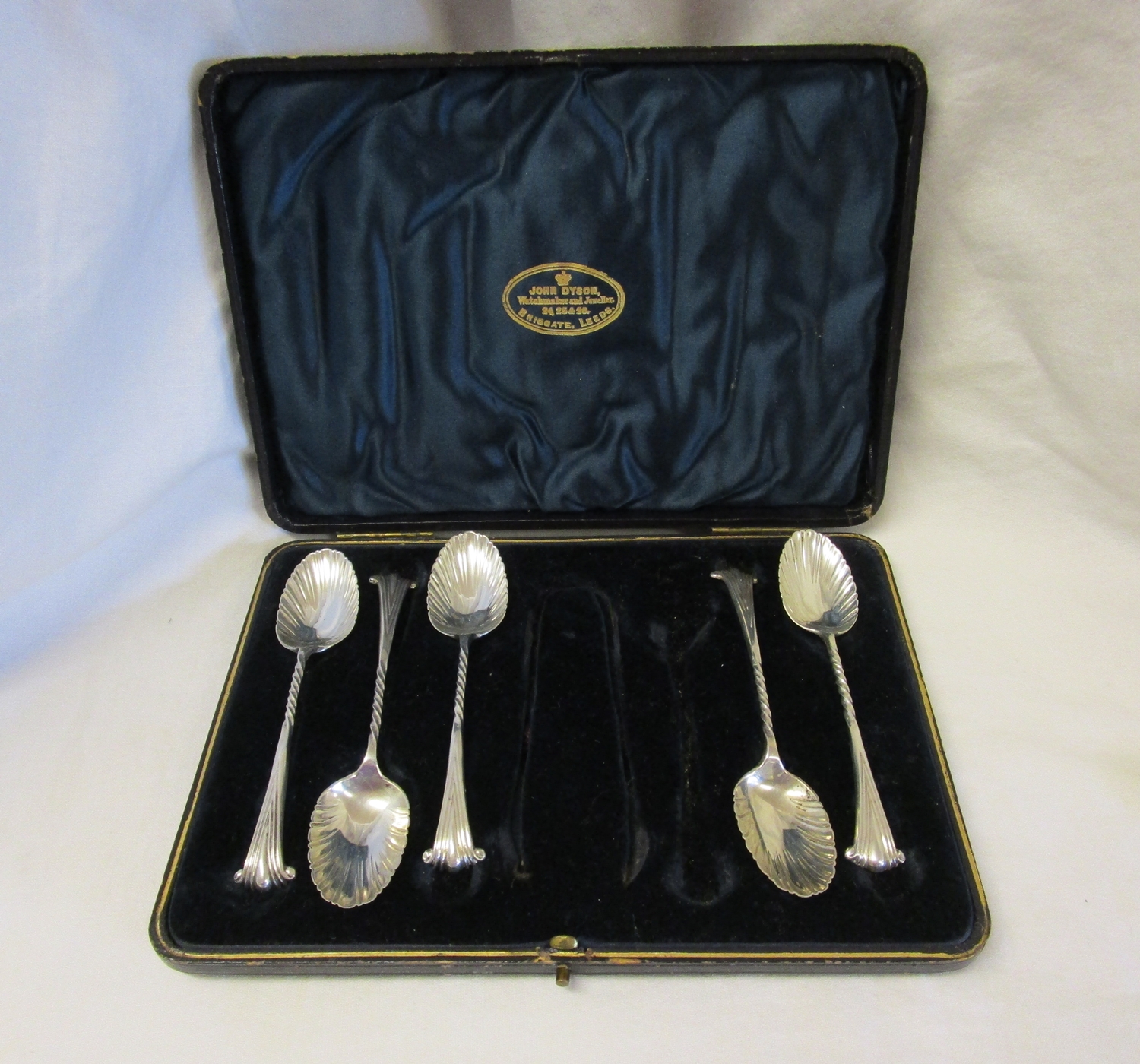 5 hallmarked silver teaspoons in case - Approx silver weight 70g