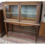 Glazed oak display cabinet with etched glass to rear - W: 98cm D: 38cm H:109cm