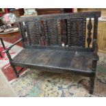 Early carved oak bench - L: 144cm