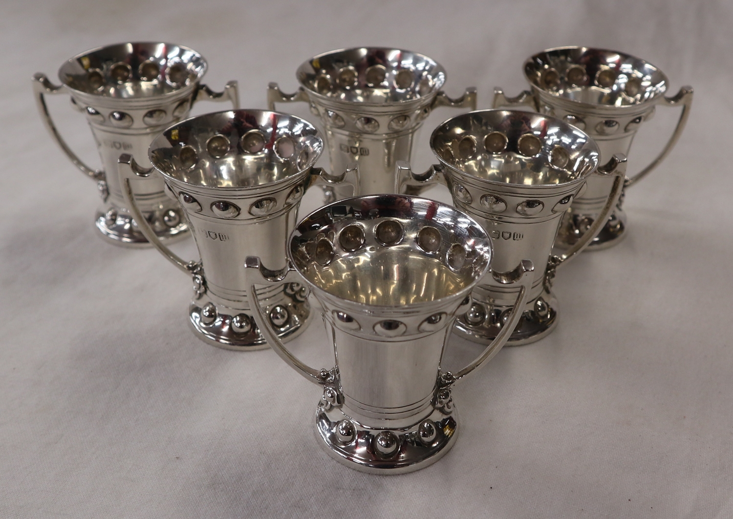 Set of 6 Arts & Crafts silver shot cups circa 1911 - Reg 464435 - Approx 210g