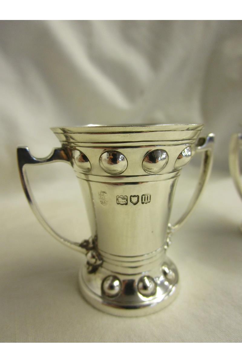 Set of 6 Arts & Crafts silver shot cups circa 1911 - Reg 464435 - Approx 210g - Image 3 of 6