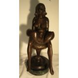Bronze on marble plinth - Nude lady clutching pillow - H: 36cm