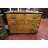 Georgian oak chest of 3 drawers - W: 106cm D: 58cm H:83cm