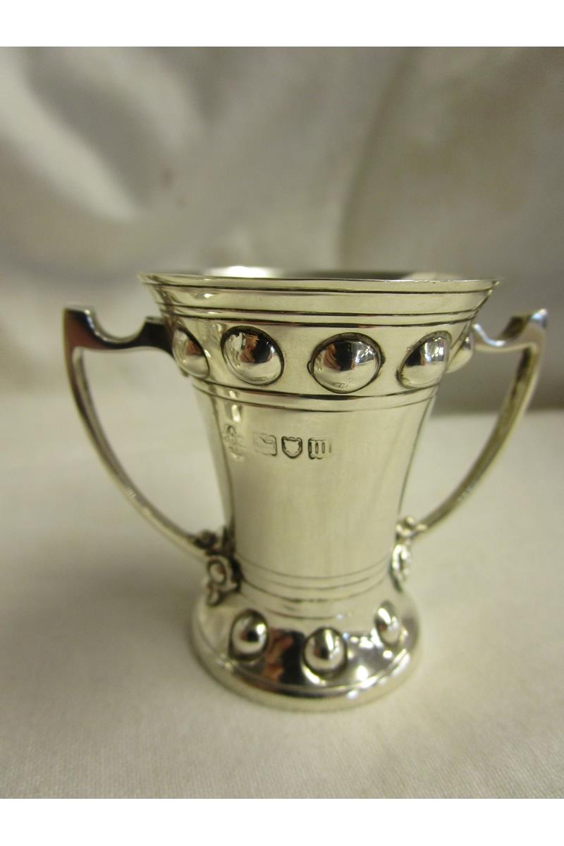 Set of 6 Arts & Crafts silver shot cups circa 1911 - Reg 464435 - Approx 210g - Image 2 of 6