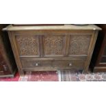 Heavily carved early oak chest - Approx W: 113cm D: 43cm H: 73cm