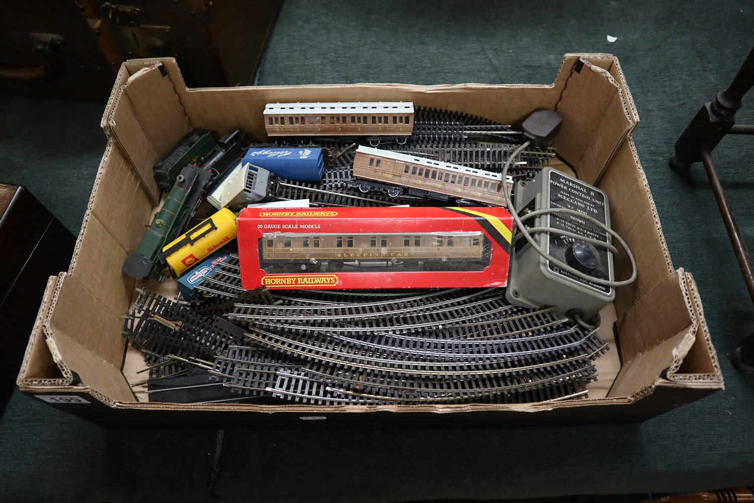 Box of OO gauge engines, carriages & track etc to include Hornby & Meccano