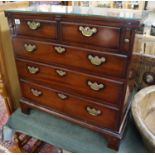 Fine quality reproduction bachelor chest - W: 77cm D: 36cm H:77cm