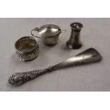 Collection of silver to include silver handled shoe horn - Approx 65g (Not including shoe horn)