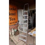 Aluminium step ladders