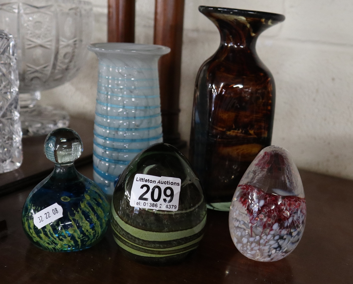 5 items of glass to include Mdina, Isle of Wight etc