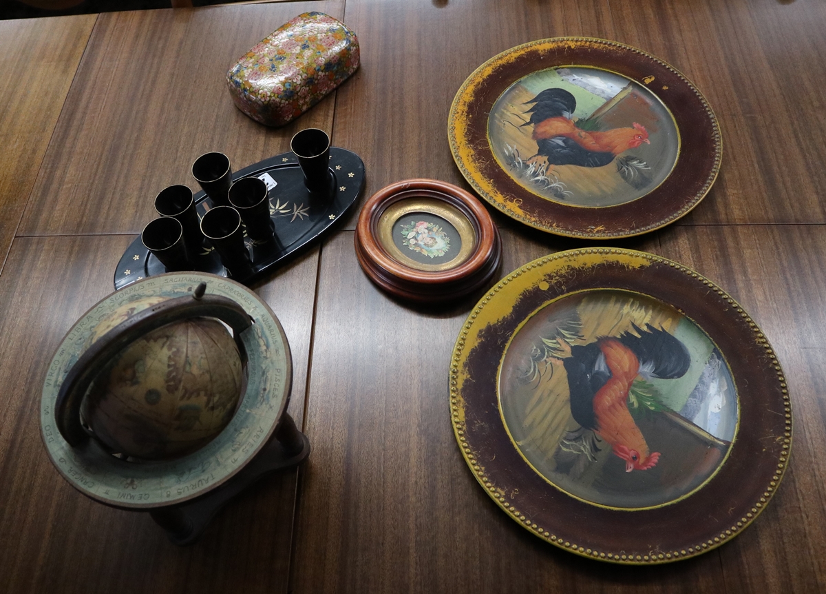 Collectables to include globe