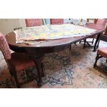 Large mahogany wind dining table on cabriole legs with 2 leaves - L=243cm H=74cm W=121