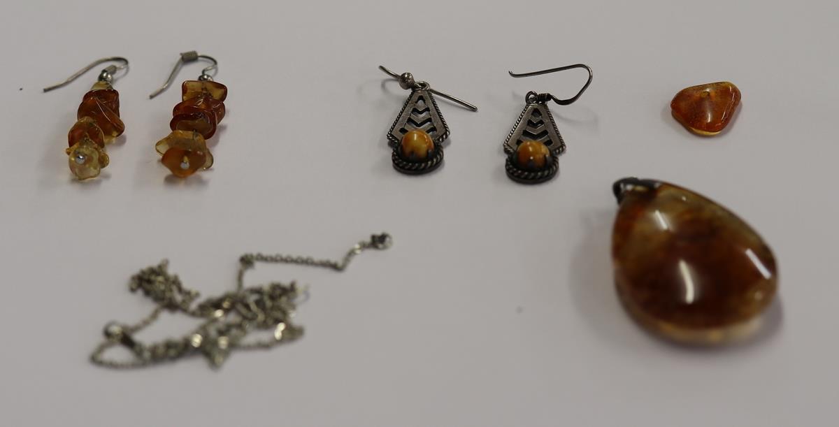 Amber pendant and silver amber earrings